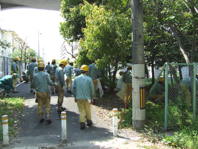 会社周辺地域の清掃活動